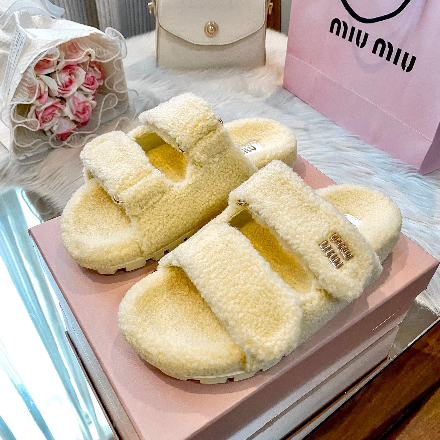 Hook-and-loop Lambswool Slippers