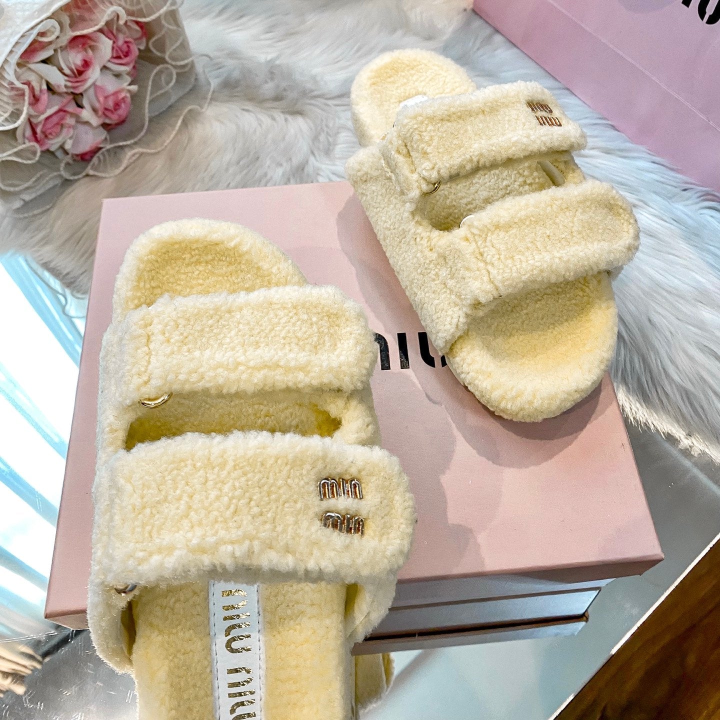 Hook-and-loop Lambswool Slippers