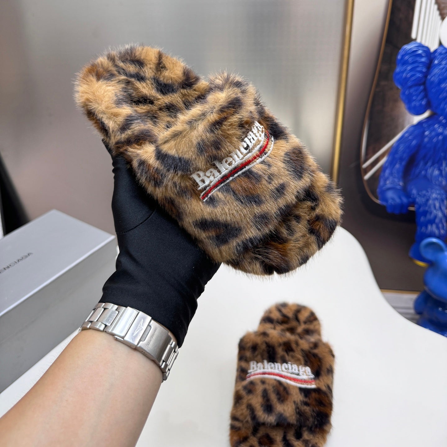 Wool embroidery slippers