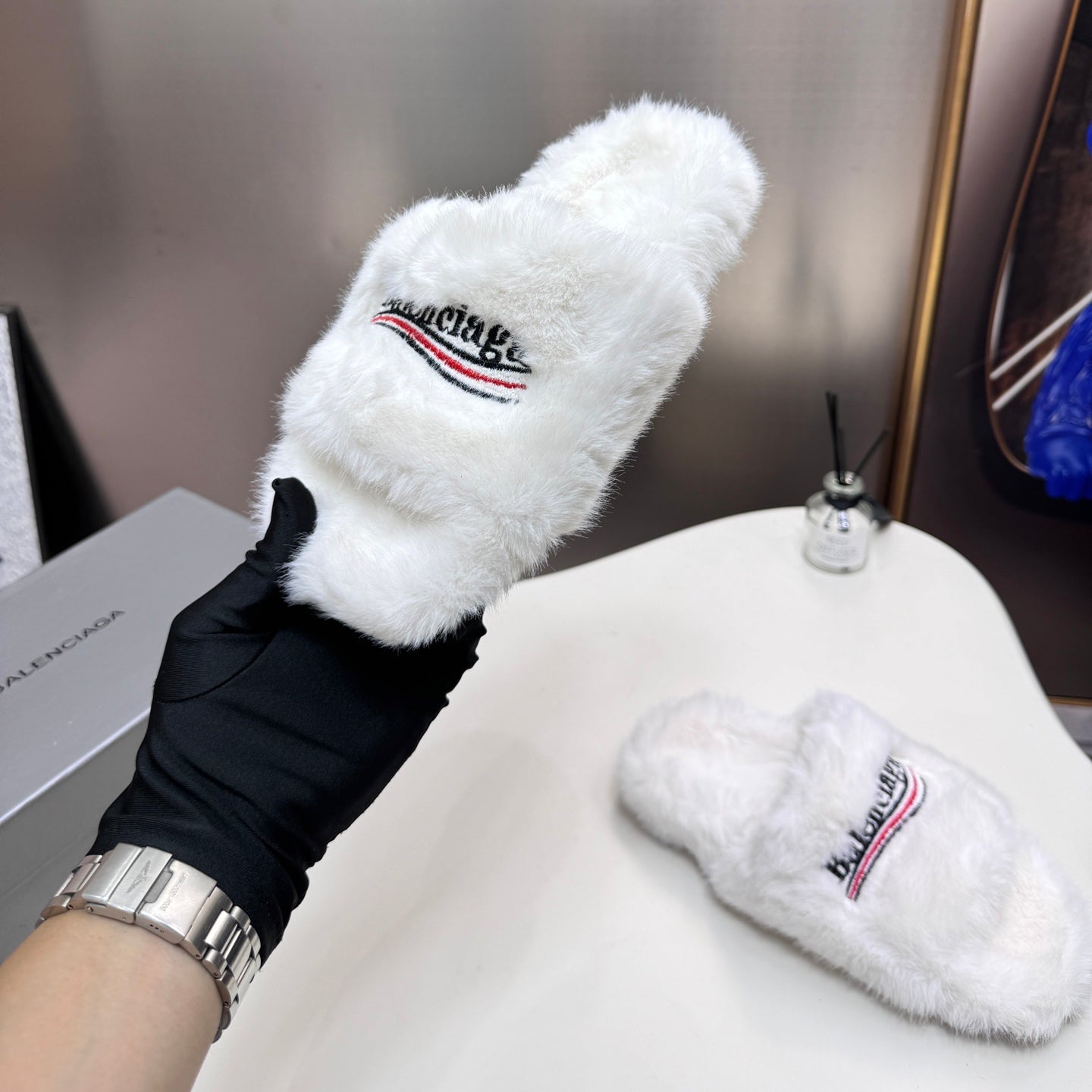 Wool embroidery slippers