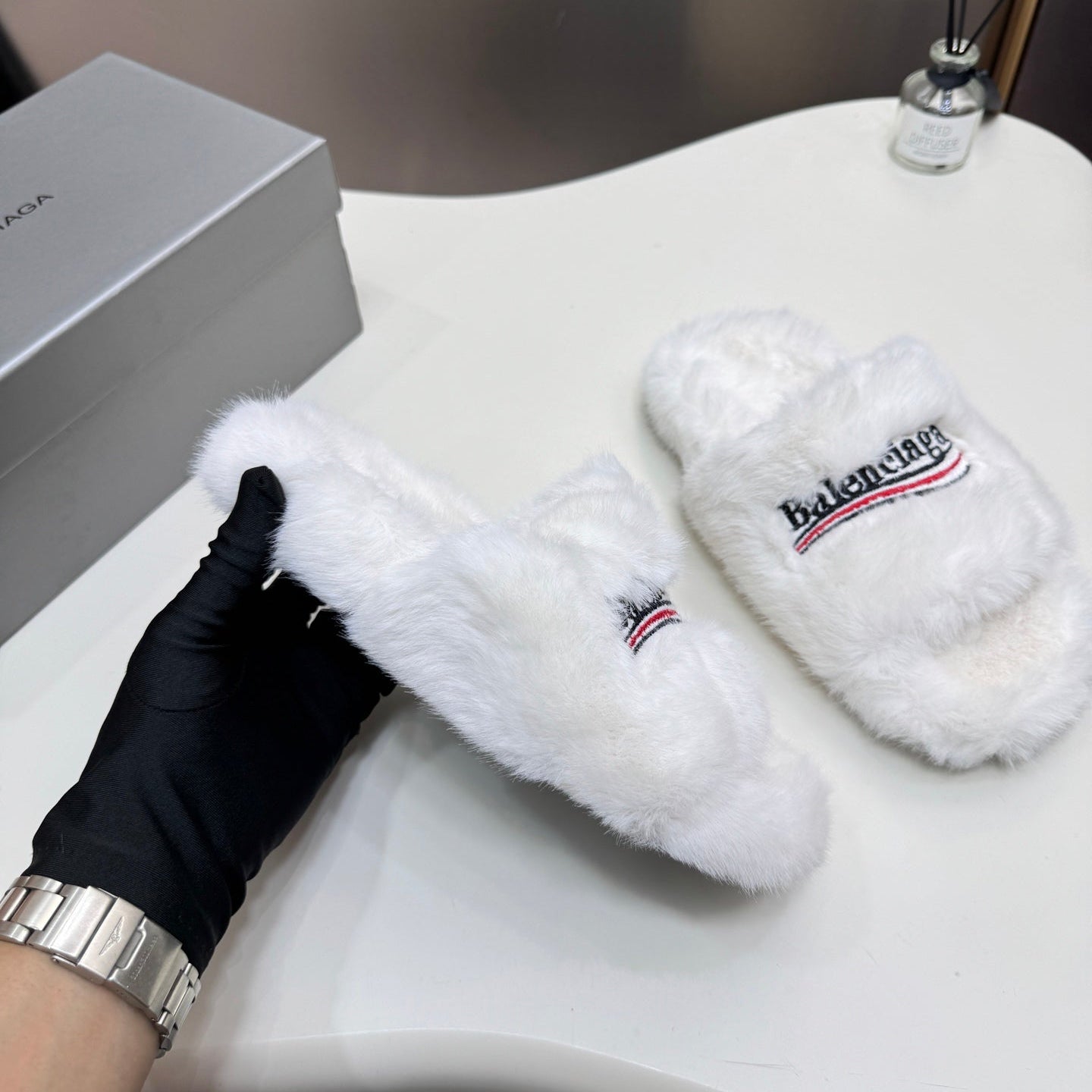 Wool embroidery slippers