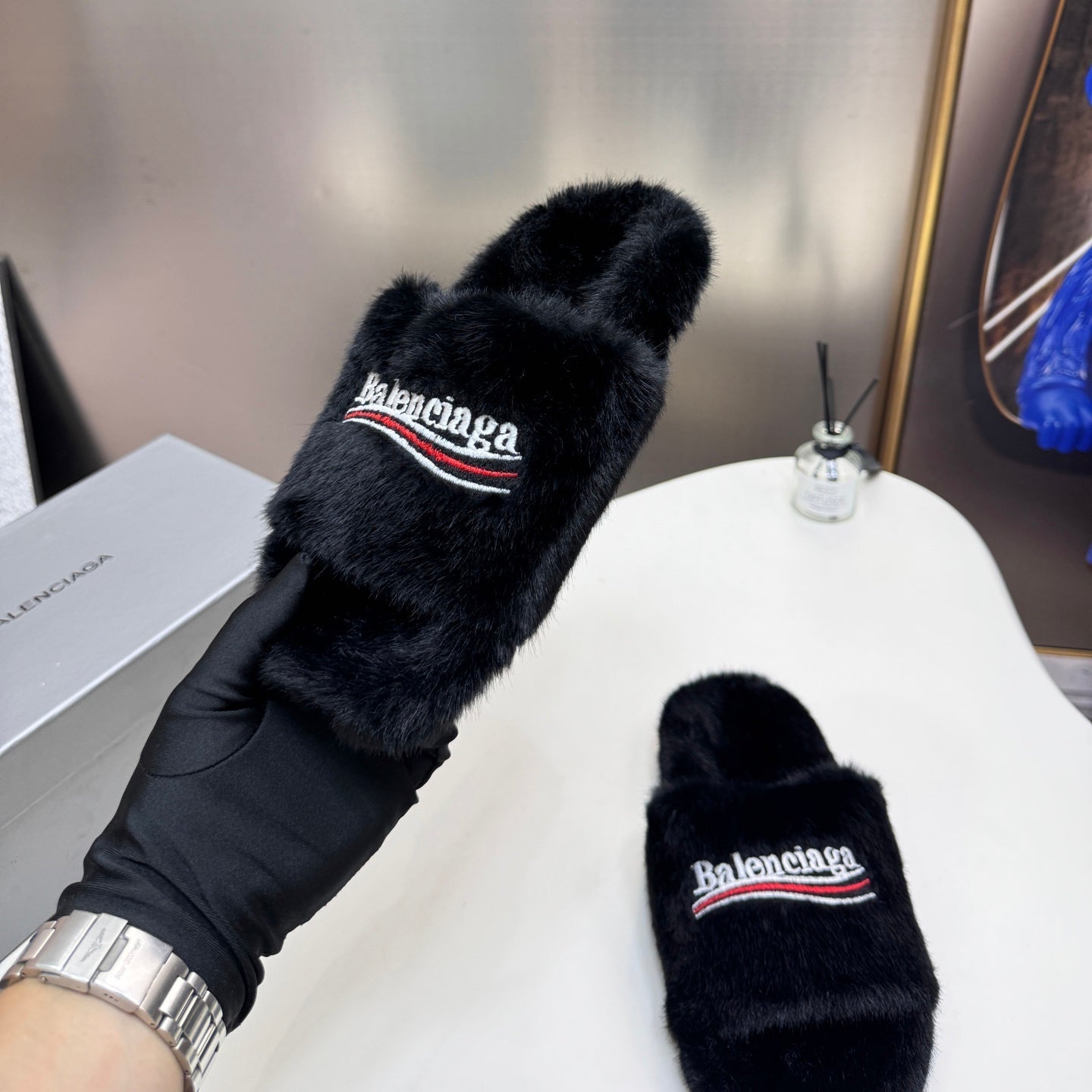 Wool embroidery slippers