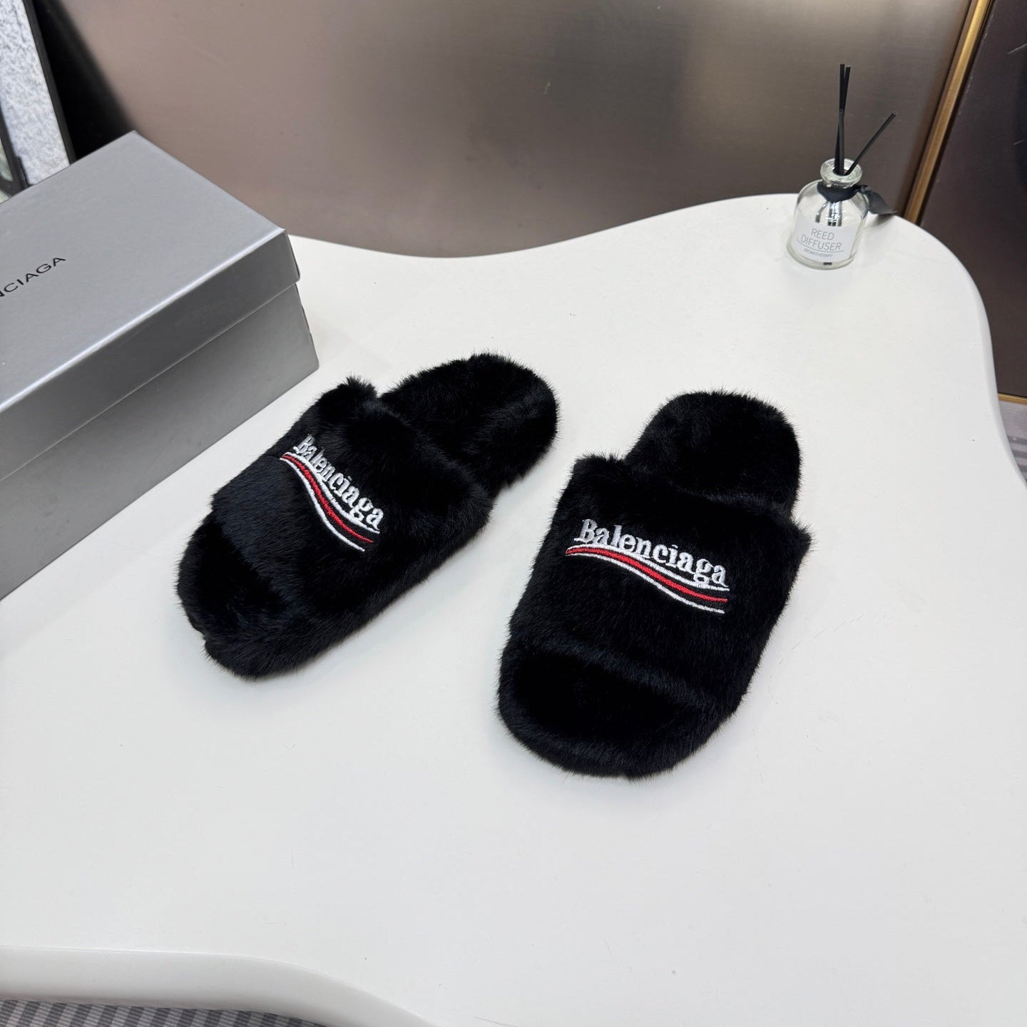 Wool embroidery slippers