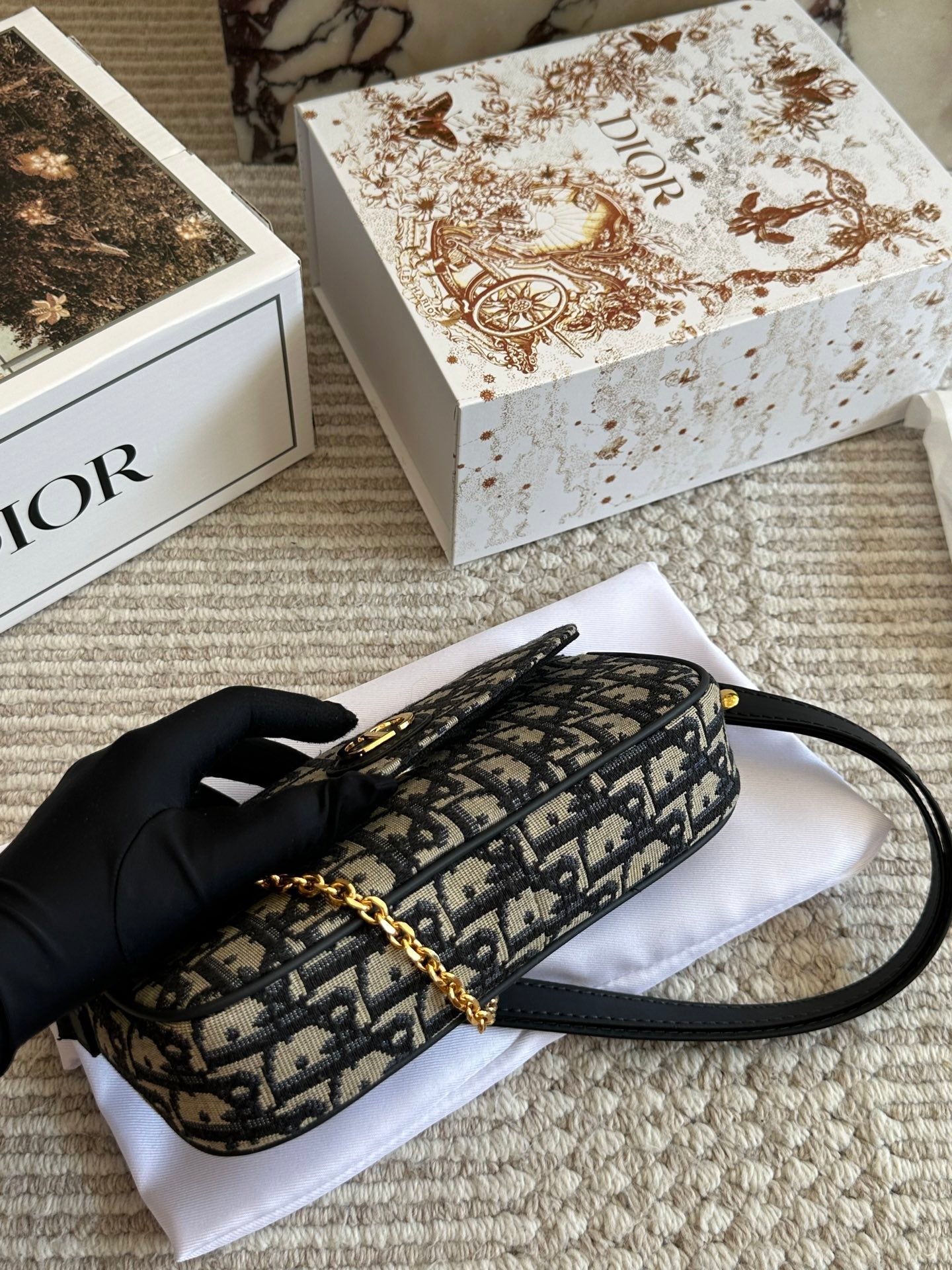 Jacquard Pouch with Chain Bag