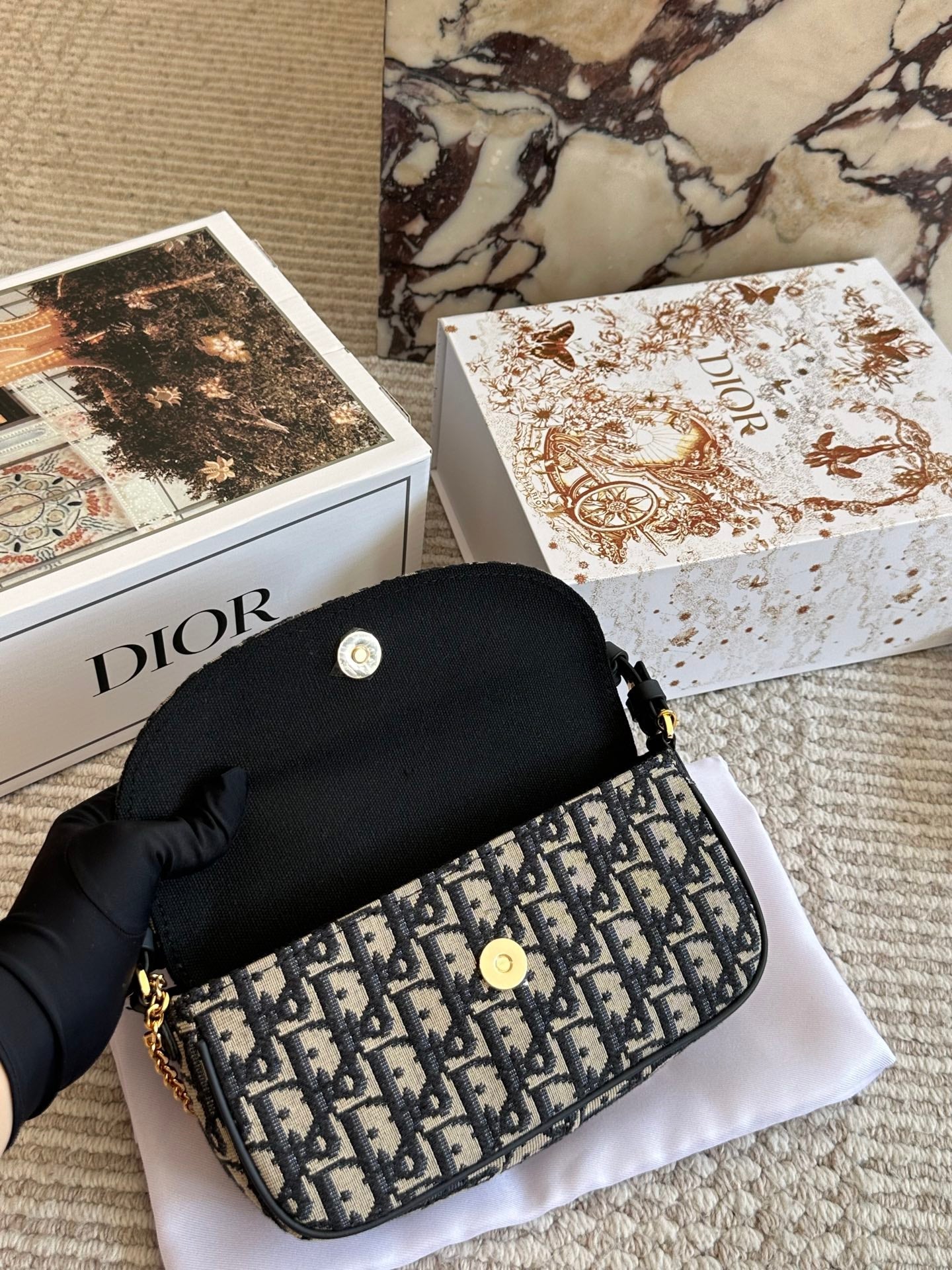 Jacquard Pouch with Chain Bag