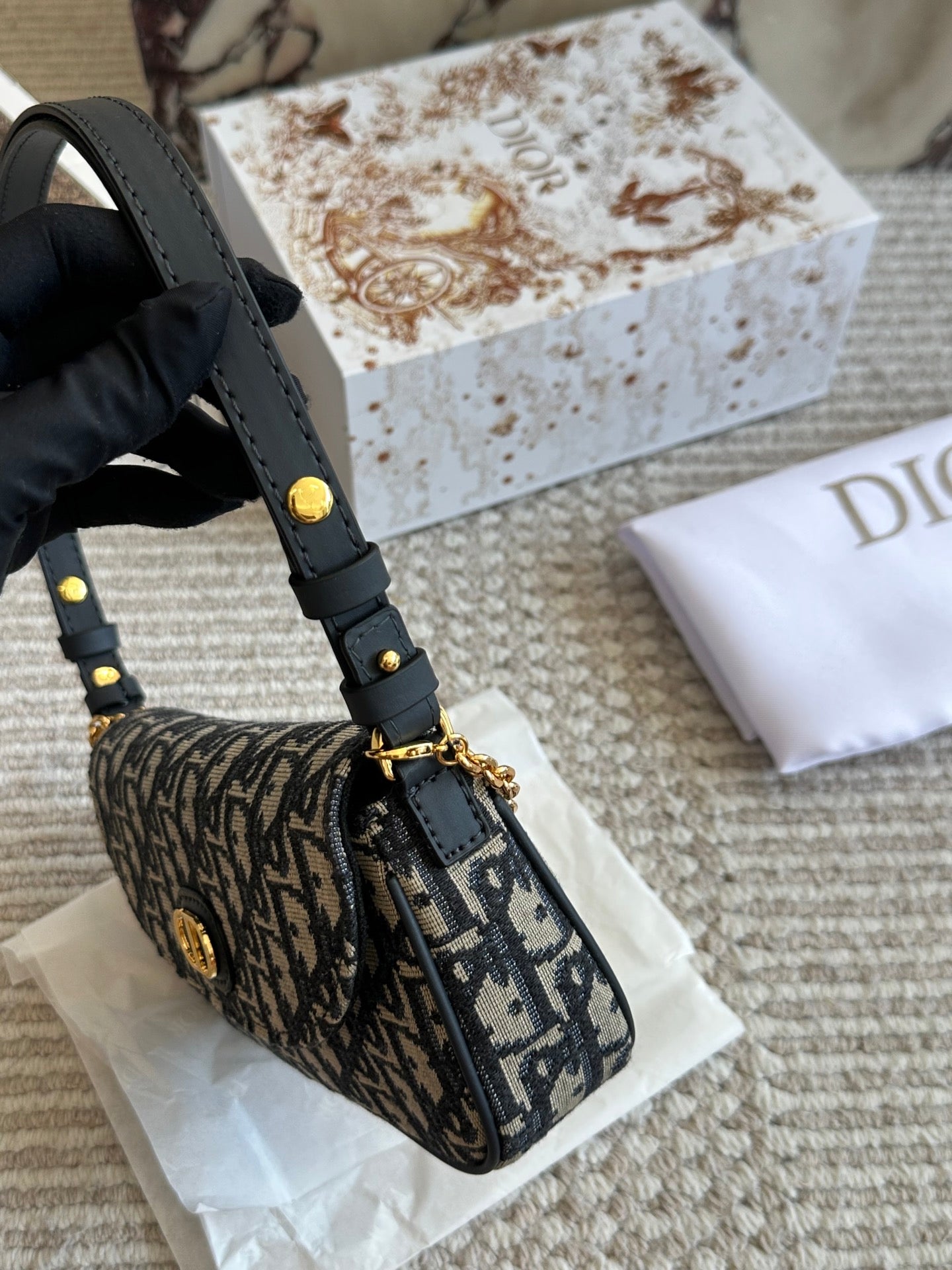 Jacquard Pouch with Chain Bag