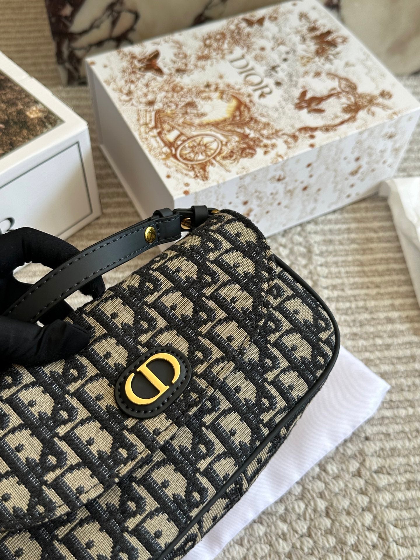 Jacquard Pouch with Chain Bag