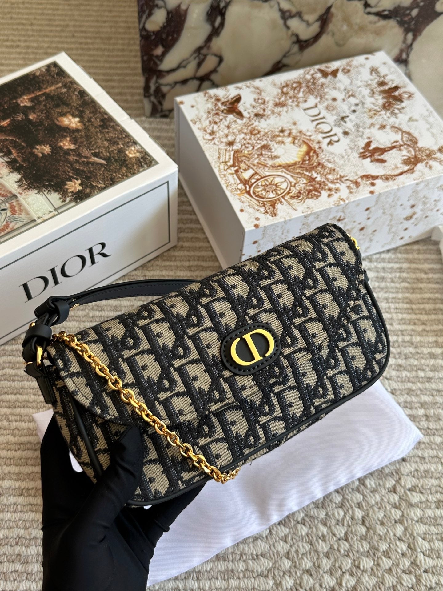 Jacquard Pouch with Chain Bag