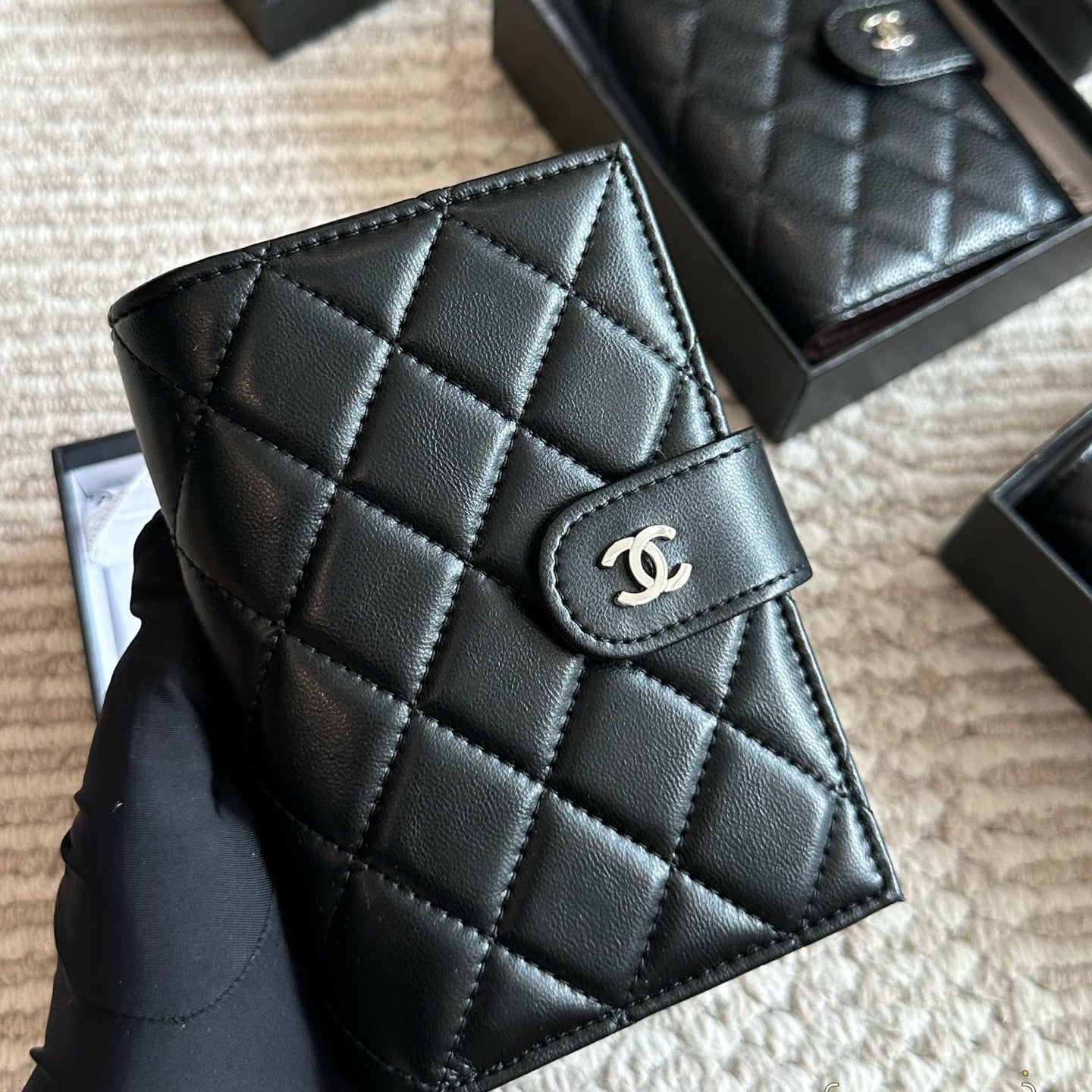 Classic women's leather card holder wallet