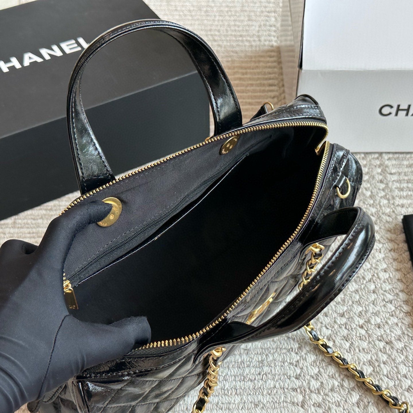 Stylish waxed leather bowling bag