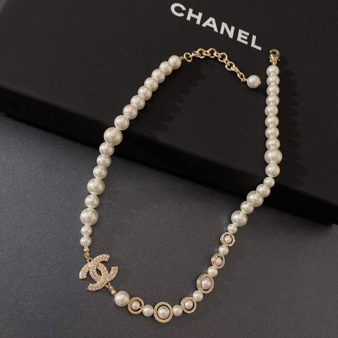 Vintage Elegant Pearl Necklace