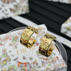 Half-hoop Embossed Bee Star Earrings