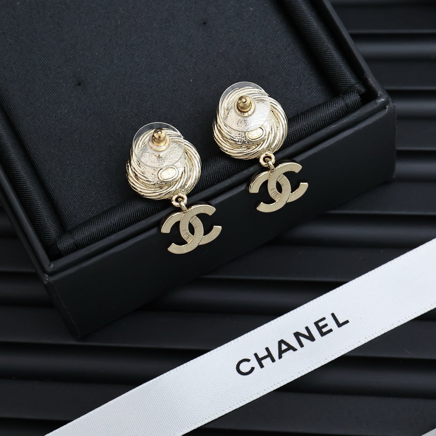 Spinning Thread Diamond Earrings