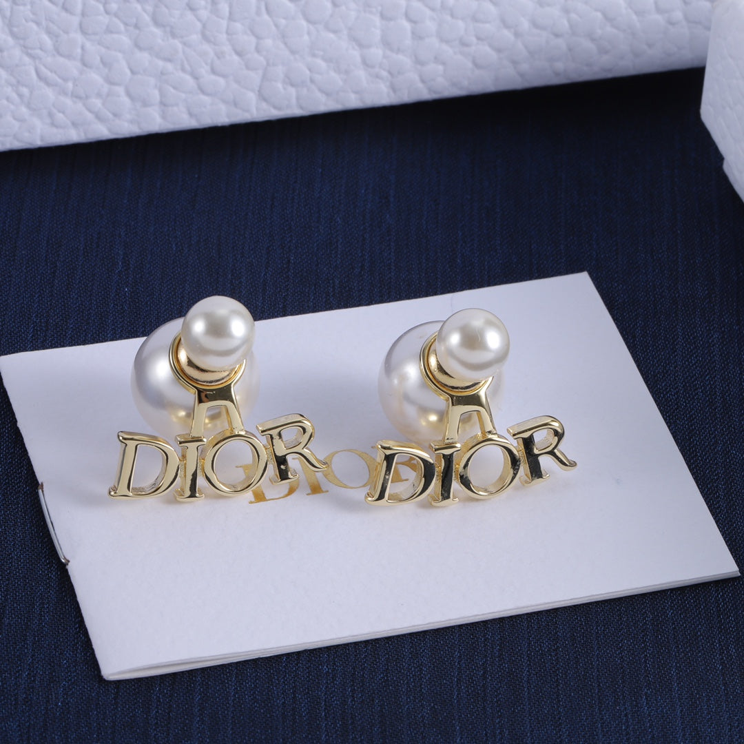 Versatile pearl letter earrings
