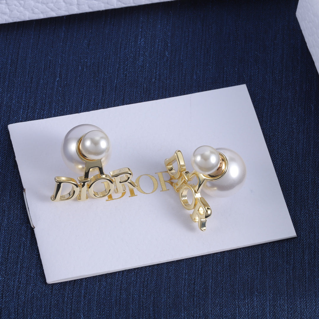 Versatile pearl letter earrings