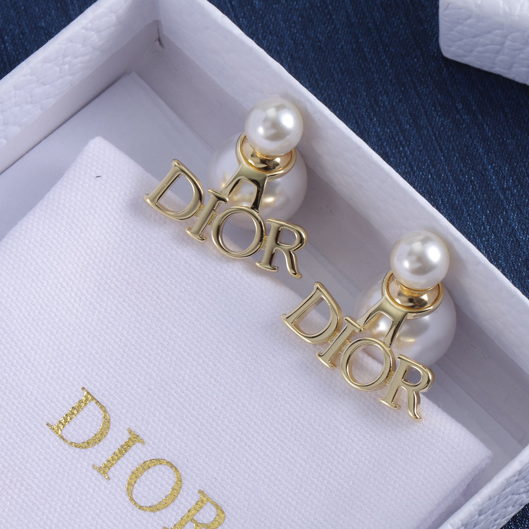 Versatile pearl letter earrings