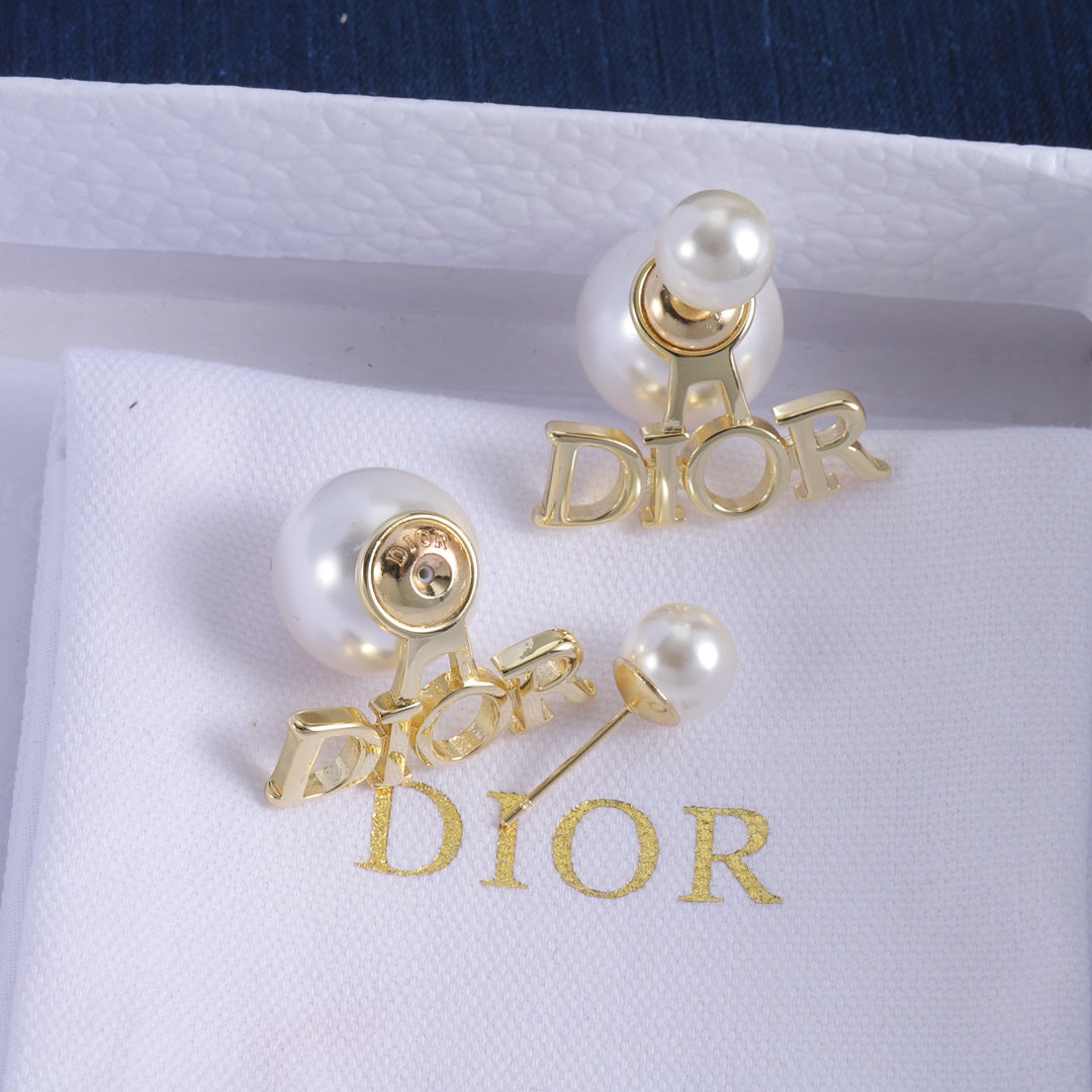Versatile pearl letter earrings