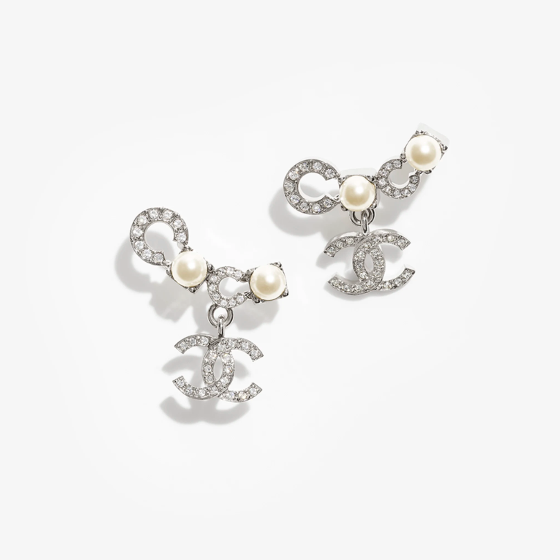 Fashionable Pearl Letter Earrings